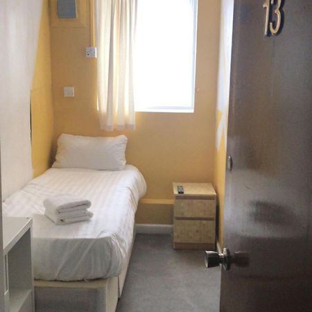 Acorn Lodge Guest House - Free Parking Ґоспорт Екстер'єр фото
