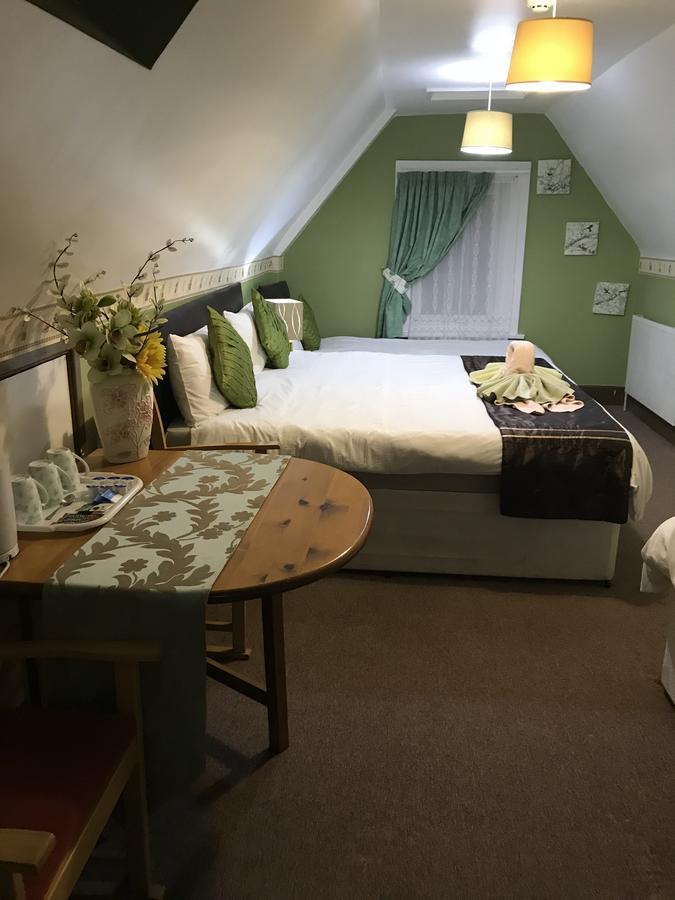Acorn Lodge Guest House - Free Parking Ґоспорт Екстер'єр фото